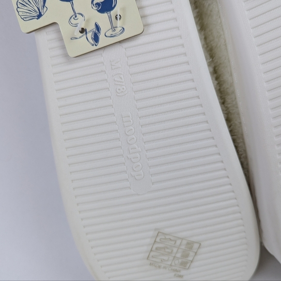 Cosmopolitan Slippers Sherpa Embroidered Memory Foam Slip On Ivory M (7/8) NWT - Picture 11 of 12